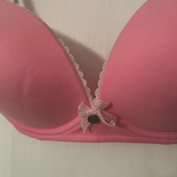 Adorable pink Victoria’s Secret no wire bra with bow detail at front. - Picture 2 of 4